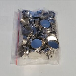 Magnetic eyeshadow pans 